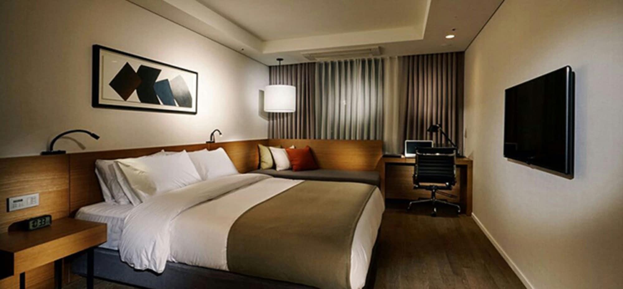 Hotel Ramada By Wyndham Gunsan Exterior foto