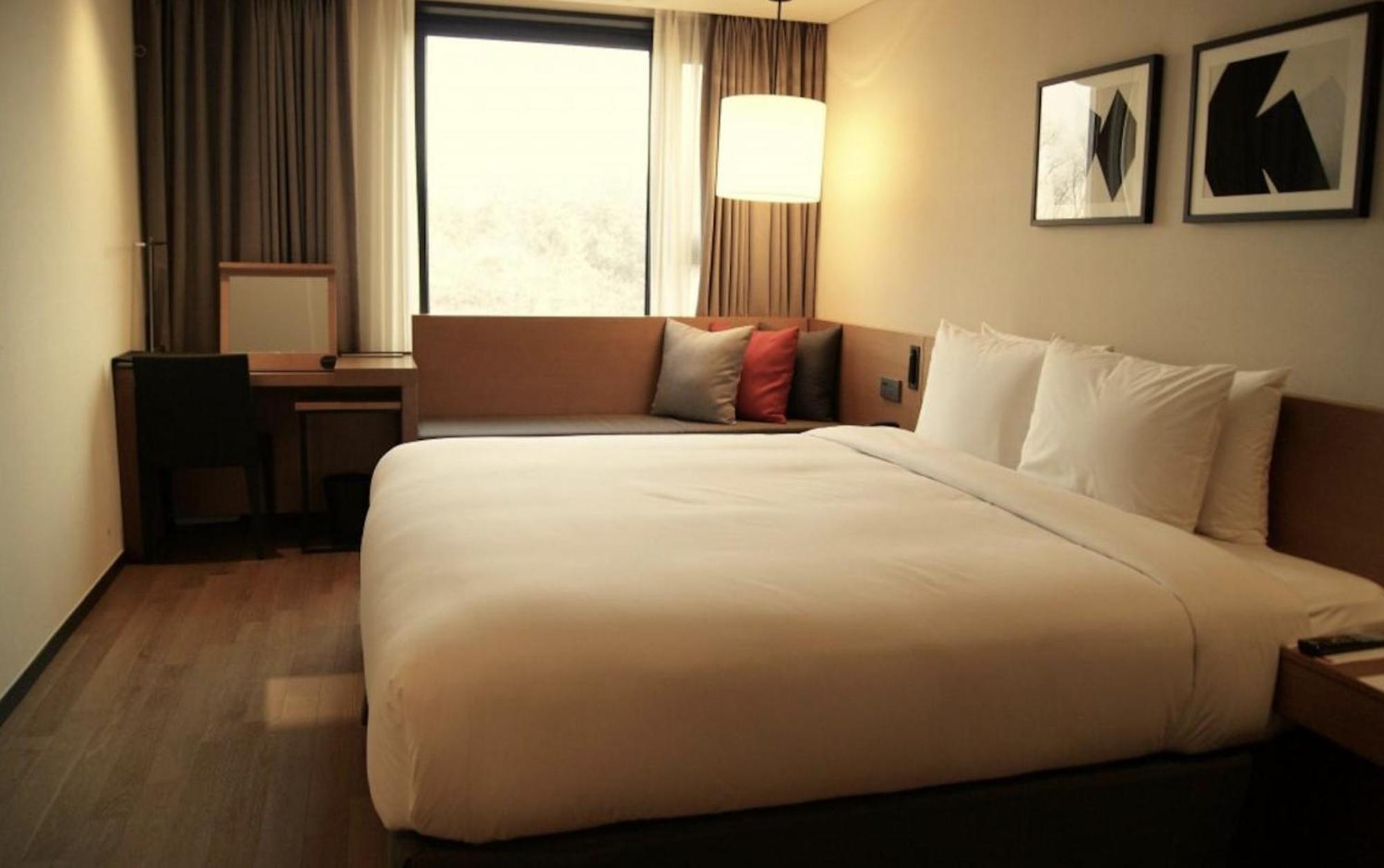 Hotel Ramada By Wyndham Gunsan Exterior foto