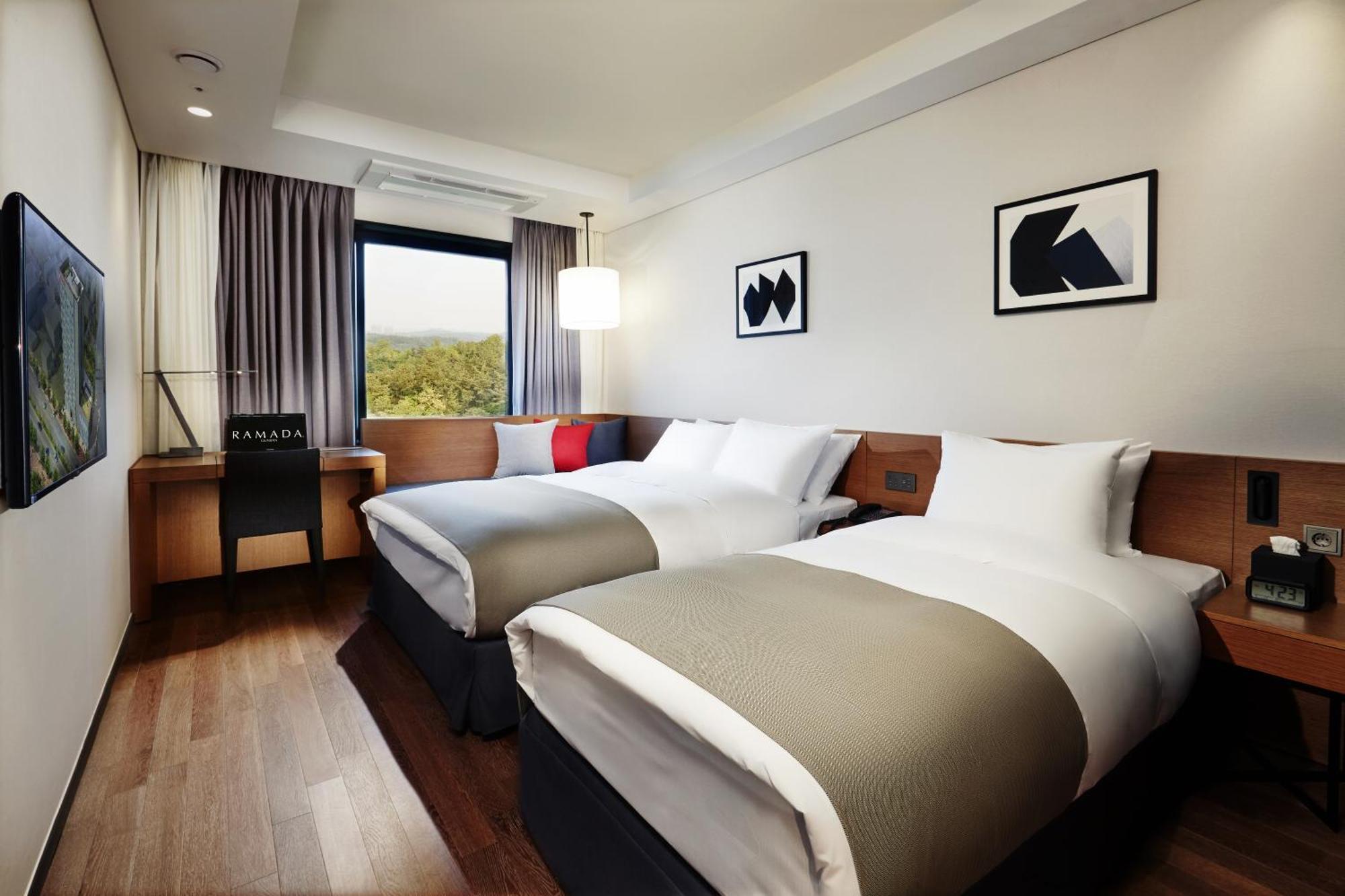 Hotel Ramada By Wyndham Gunsan Exterior foto