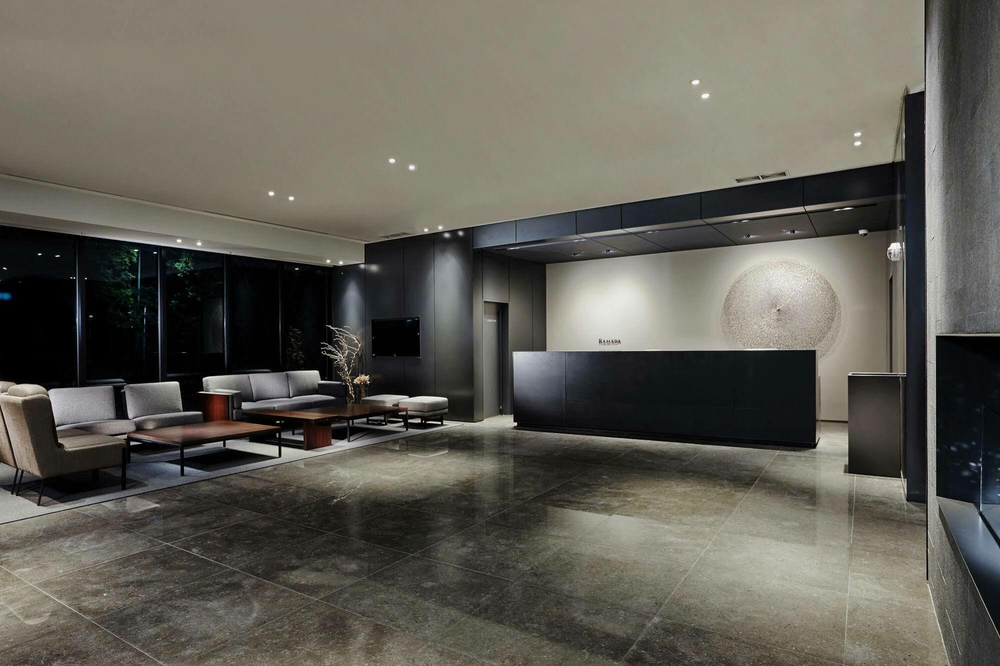 Hotel Ramada By Wyndham Gunsan Exterior foto